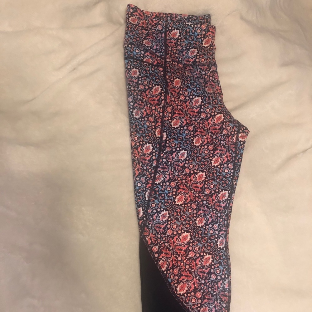 Athleta Crops - NWOT - Size L